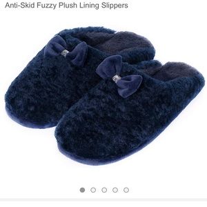 NWT Women’s Slippers!